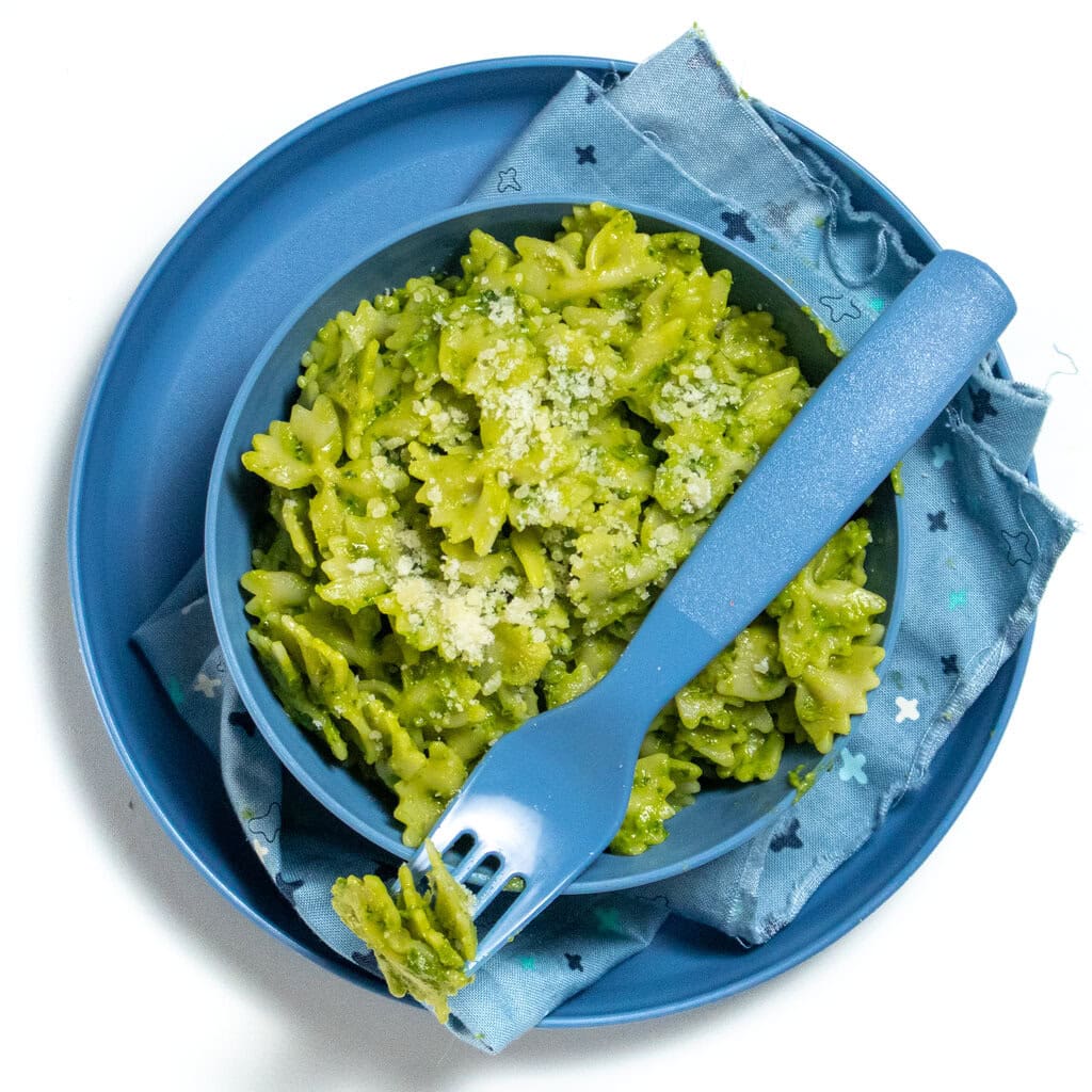 Pasta con spinaci e avocado in 15 minuti (approvata per bambini e ragazzi!)