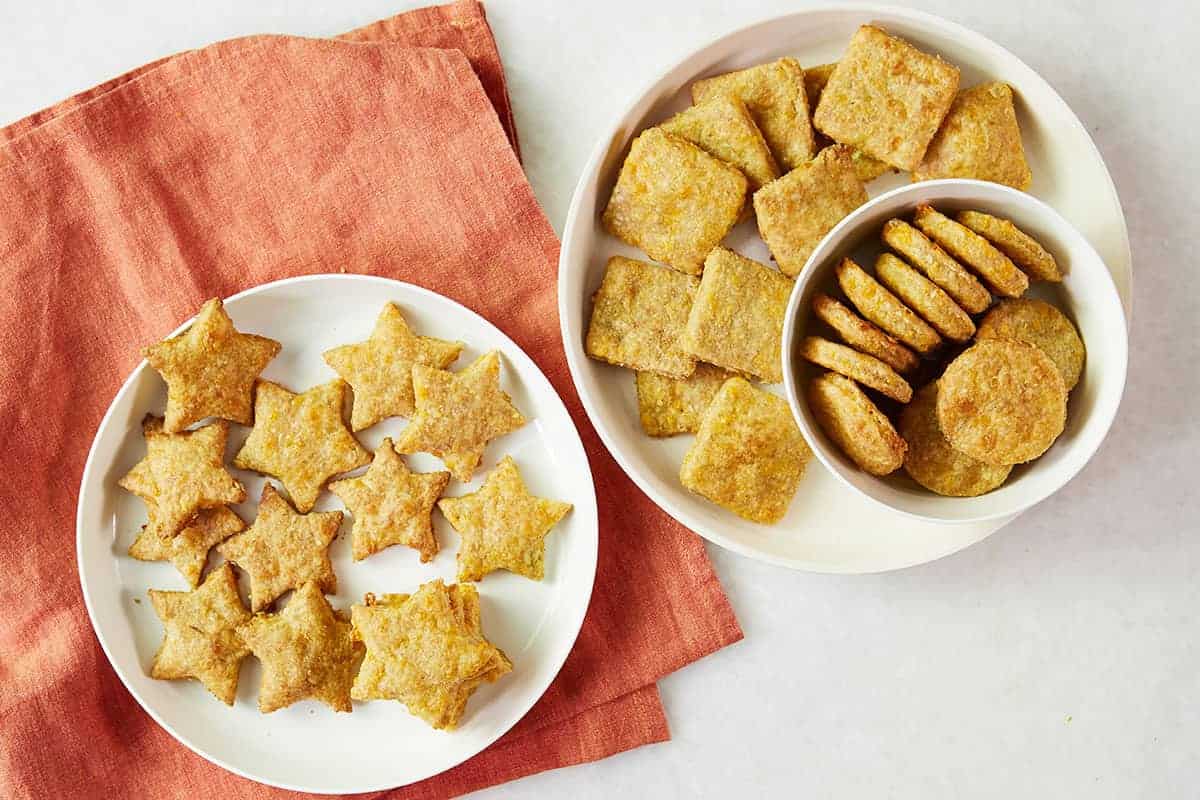 Ricetta facile dei cracker al formaggio