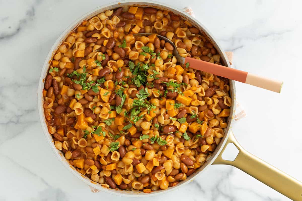 Ricetta vegetariana del chili mac