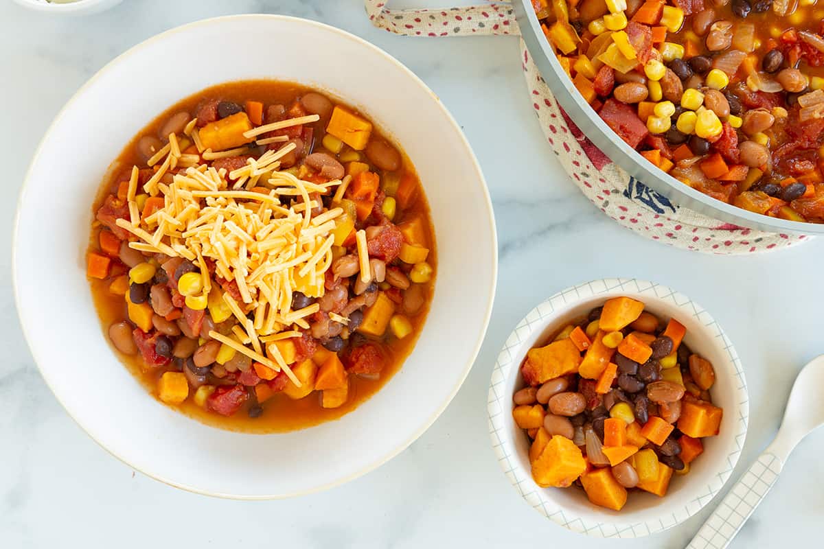 Ricetta vegetariana del peperoncino con fagioli (adatta al congelatore)