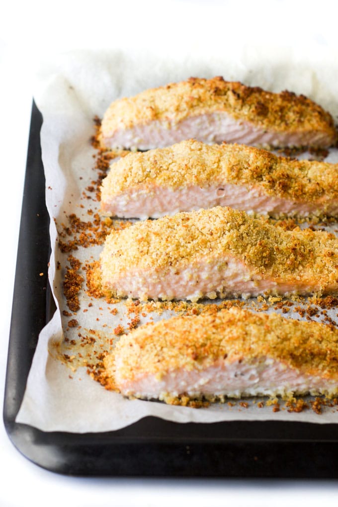 Salmone in crosta di limone e parmigiano