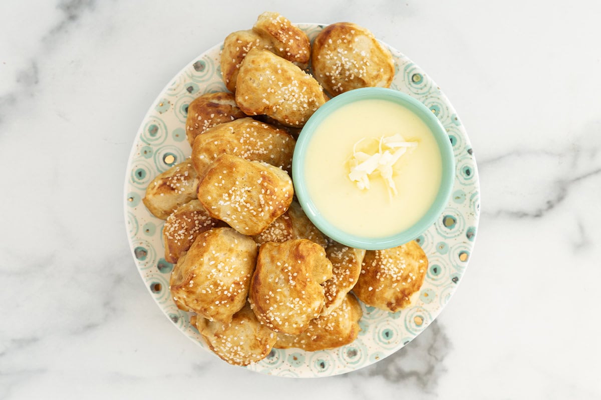 Salsa facile al formaggio pretzel