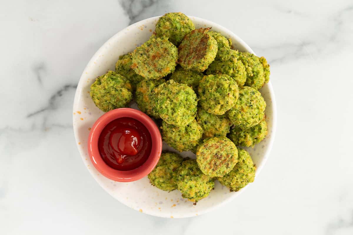 Spostati sul pollo, le crocchette di broccoli al formaggio sono qui