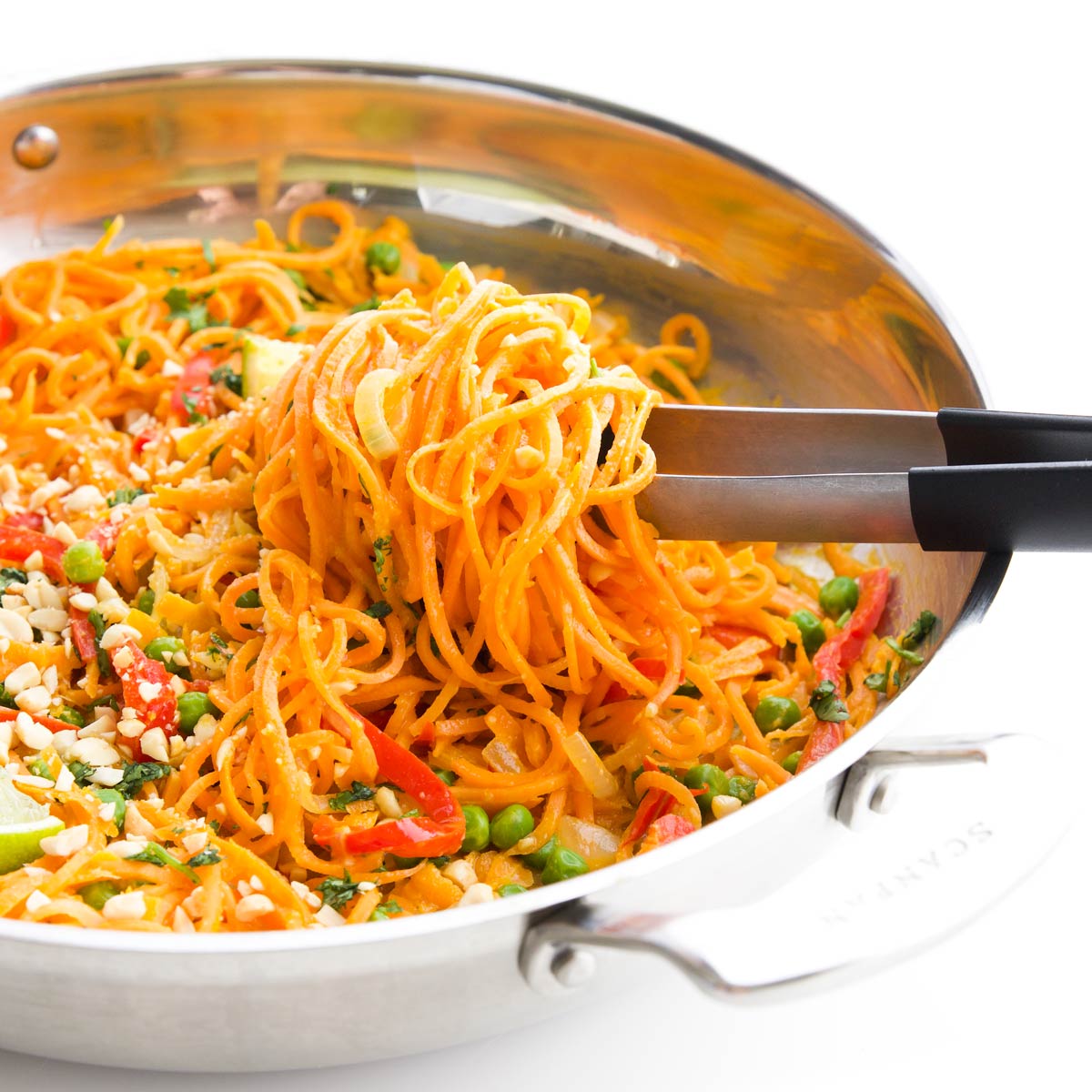 Tagliatelle di patate dolci in salsa di arachidi