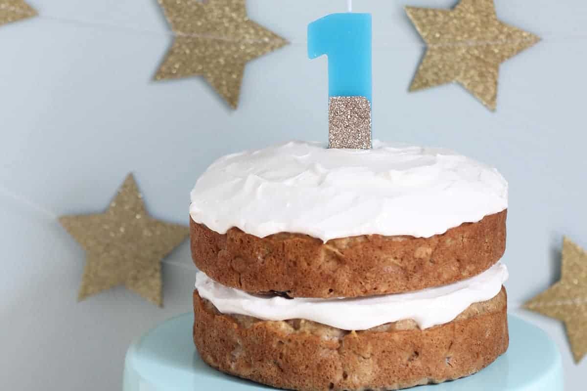 Torta di mele sana con glassa di yogurt