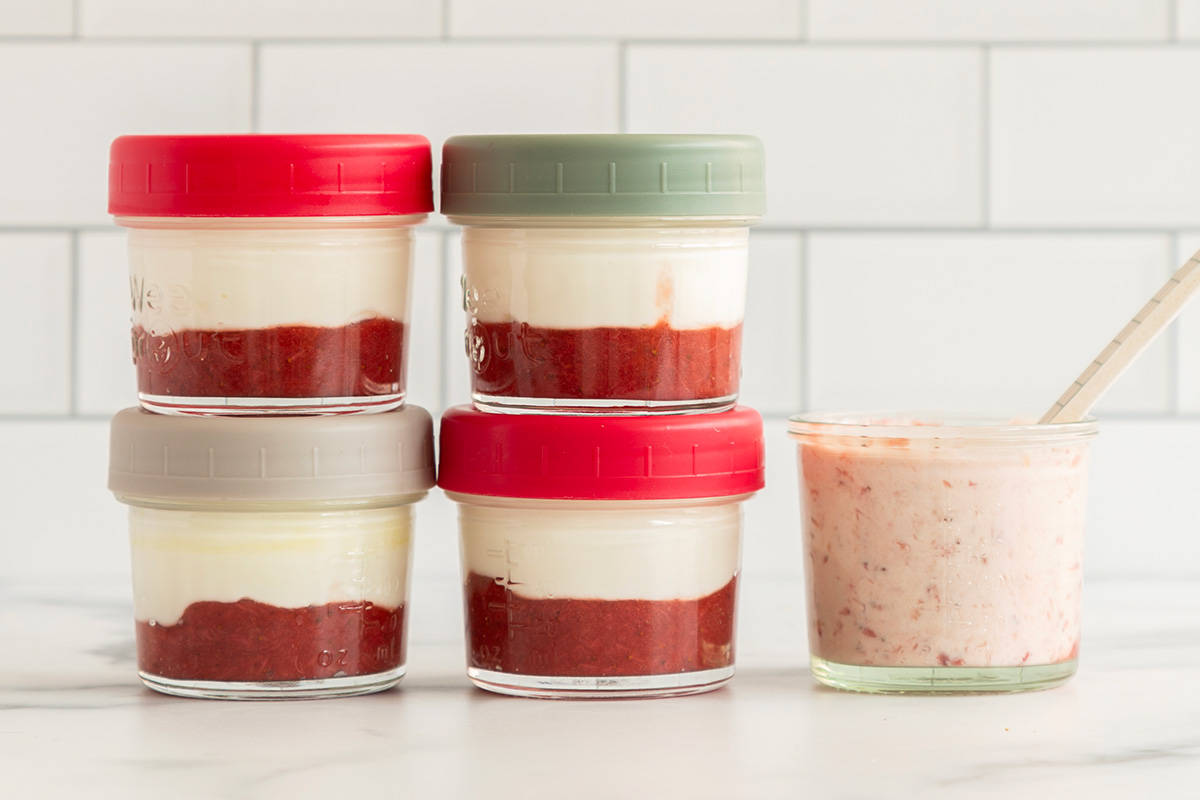 Yogurt alla fragola preferito (3 ingredienti. Il miglior sapore!)