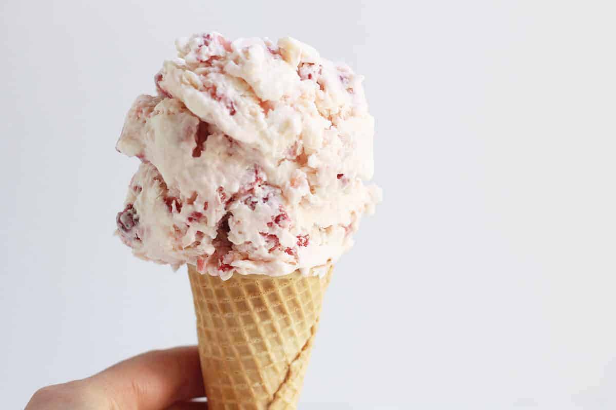 Yogurt gelato alla fragola preferito