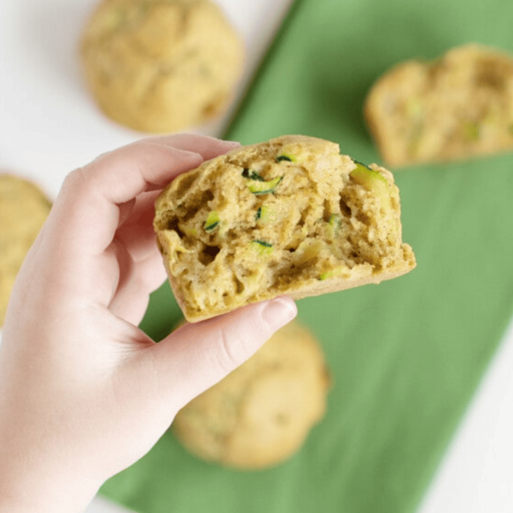 Muffin salutari di zucchine richiesti dai bambini (20 minuti)