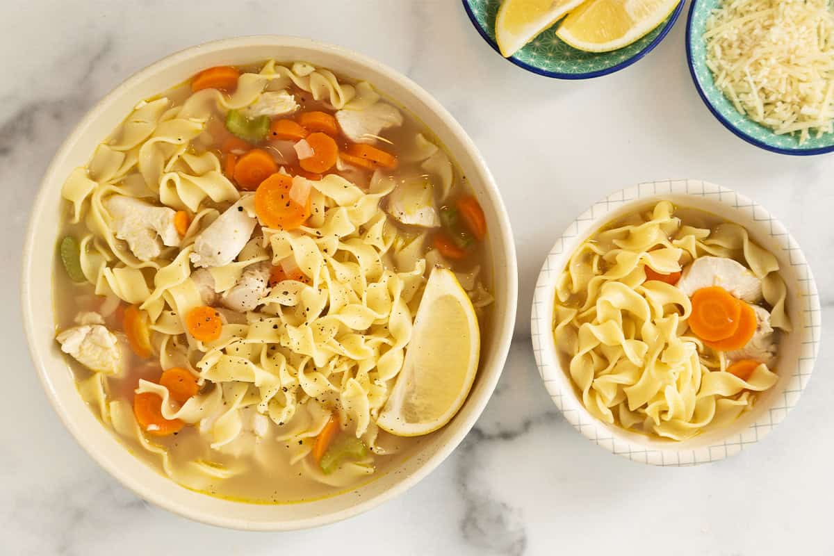 Zuppa di spaghetti di pollo al limone