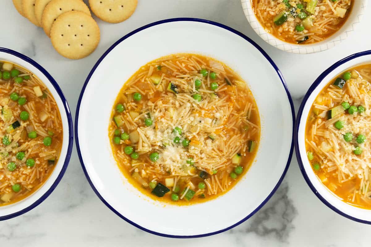Zuppa Di Tagliatelle Di Verdure